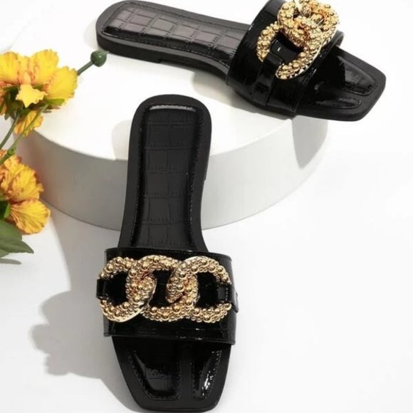 BLACK Crocodile Embossed Chain Decor Slide Sandals - Picture 4 of 5